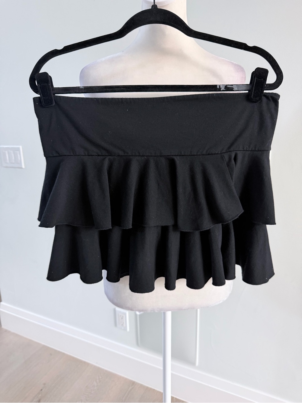 Black Ruffled Tiered Mini Skirt - Women size M/L length 13”